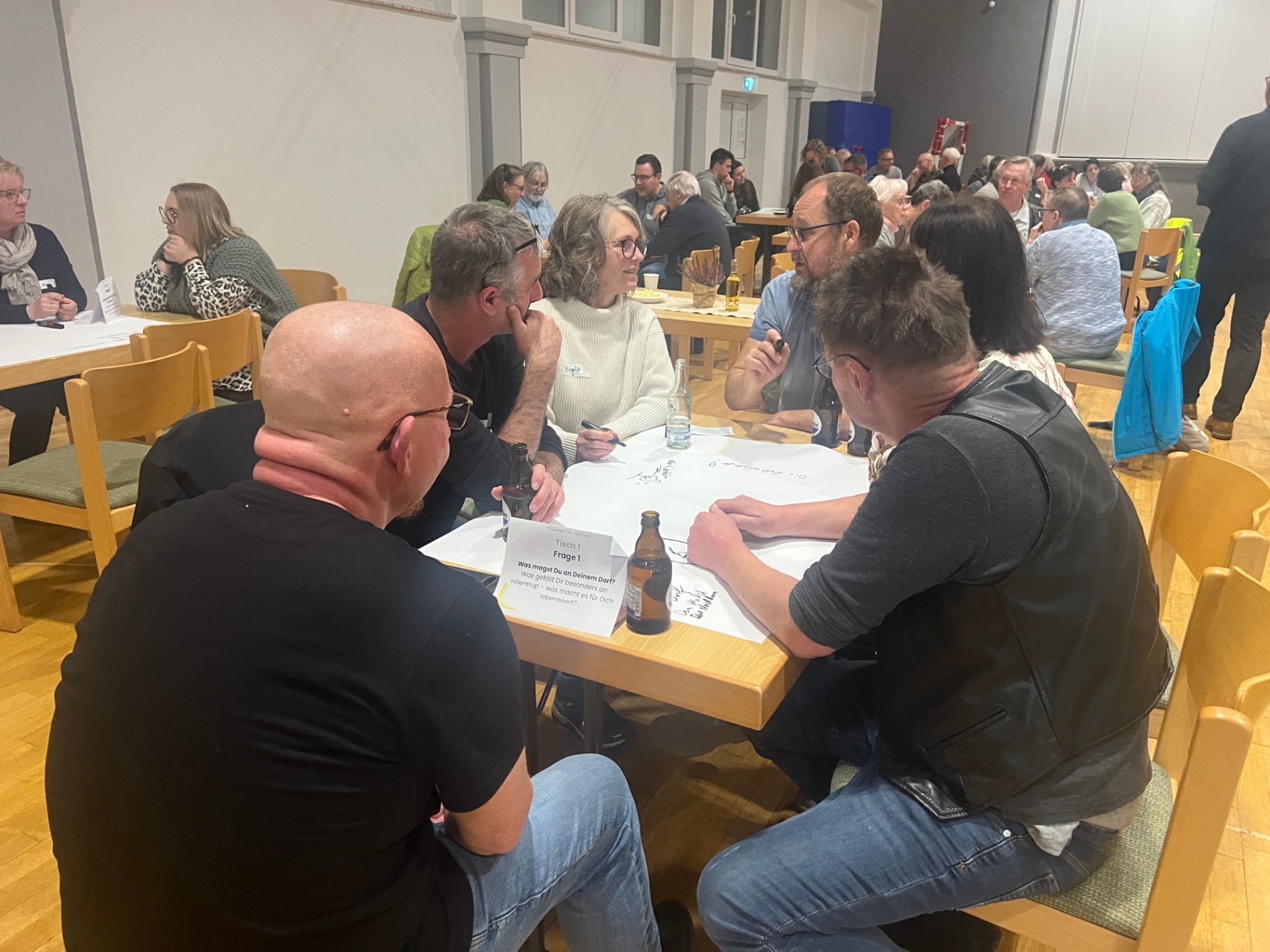World-Café-Runde mit Bürgerinnen und Bürgern in Hillentrup